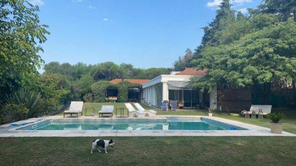CASA EN VENTA- LOMAS DE LA CAROLINA